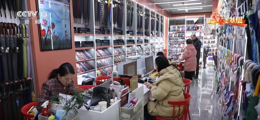 凝聚合力 “品牌出海”成为义乌热词不朽情缘新春走基层 “攥指成拳”(图1)